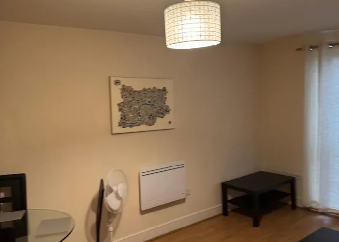 1- Bed Flat With Easy Access To Bow Station