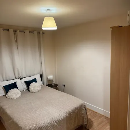 1- Bed Flat With Easy Access To Bow Station Apartment London Exterior photo