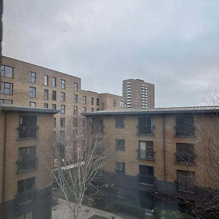 1- Bed Flat With Easy Access To Bow Station Apartment London Exterior photo