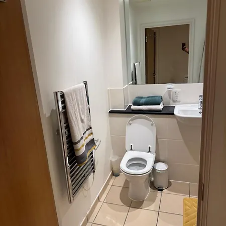 1- Bed Flat With Easy Access To Bow Station Apartment London Exterior photo