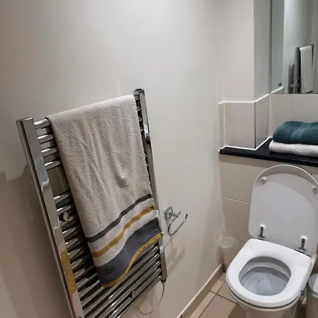 1- Bed Flat With Easy Access To Bow Station Apartment London Exterior photo