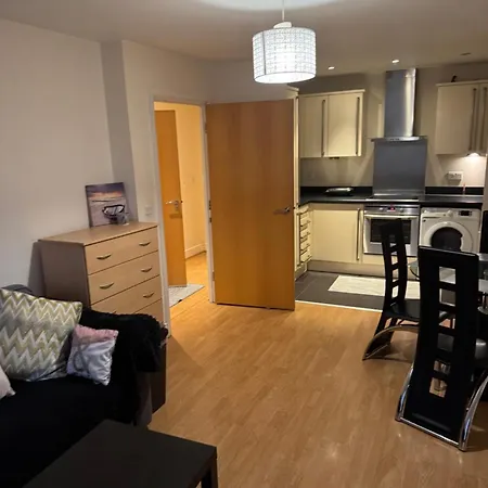 1- Bed Flat With Easy Access To Bow Station Apartment London Exterior photo