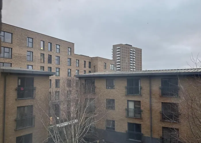 1- Bed Flat With Easy Access To Bow Station