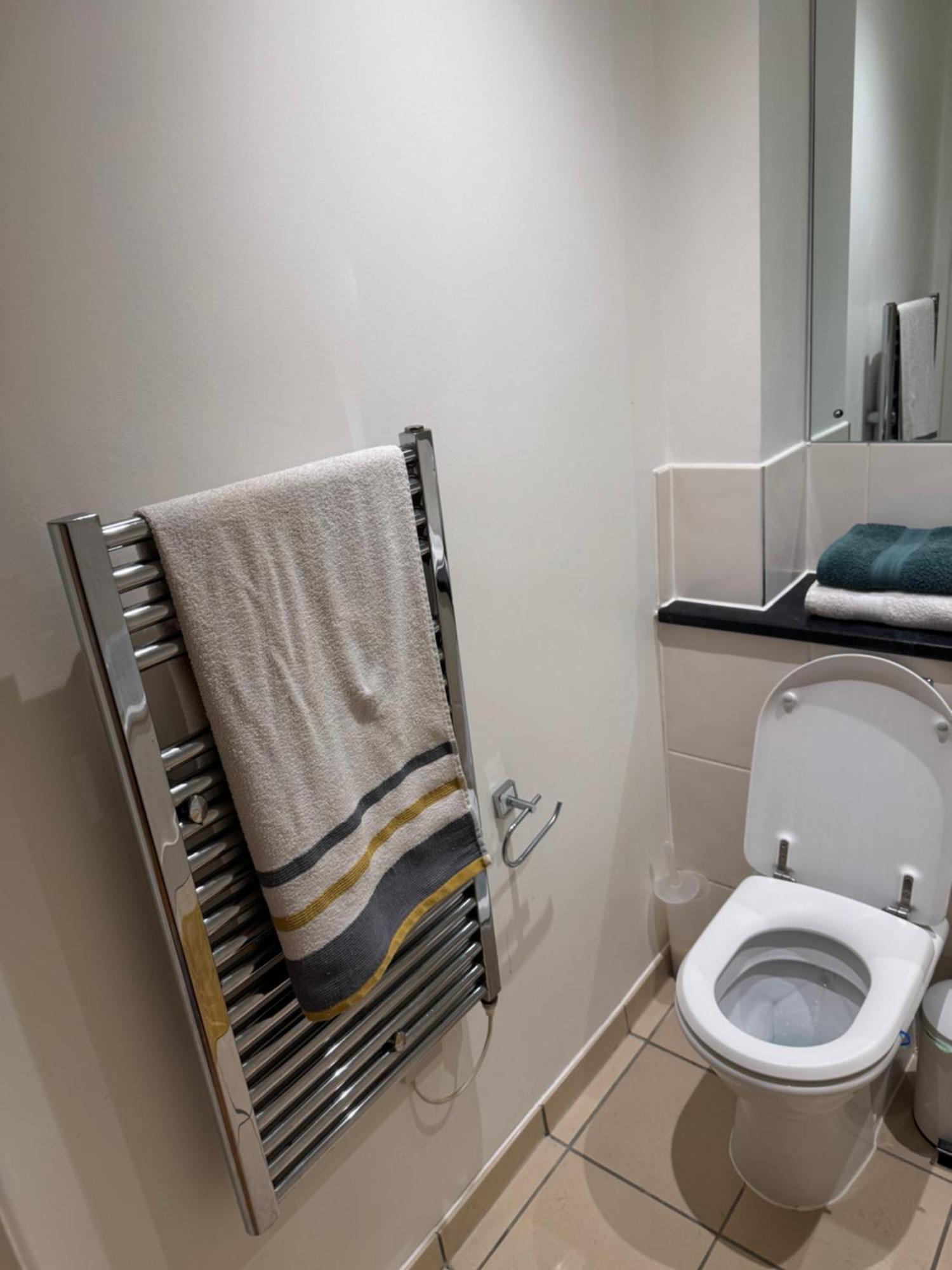 1- Bed Flat With Easy Access To Bow Station Апартаменты