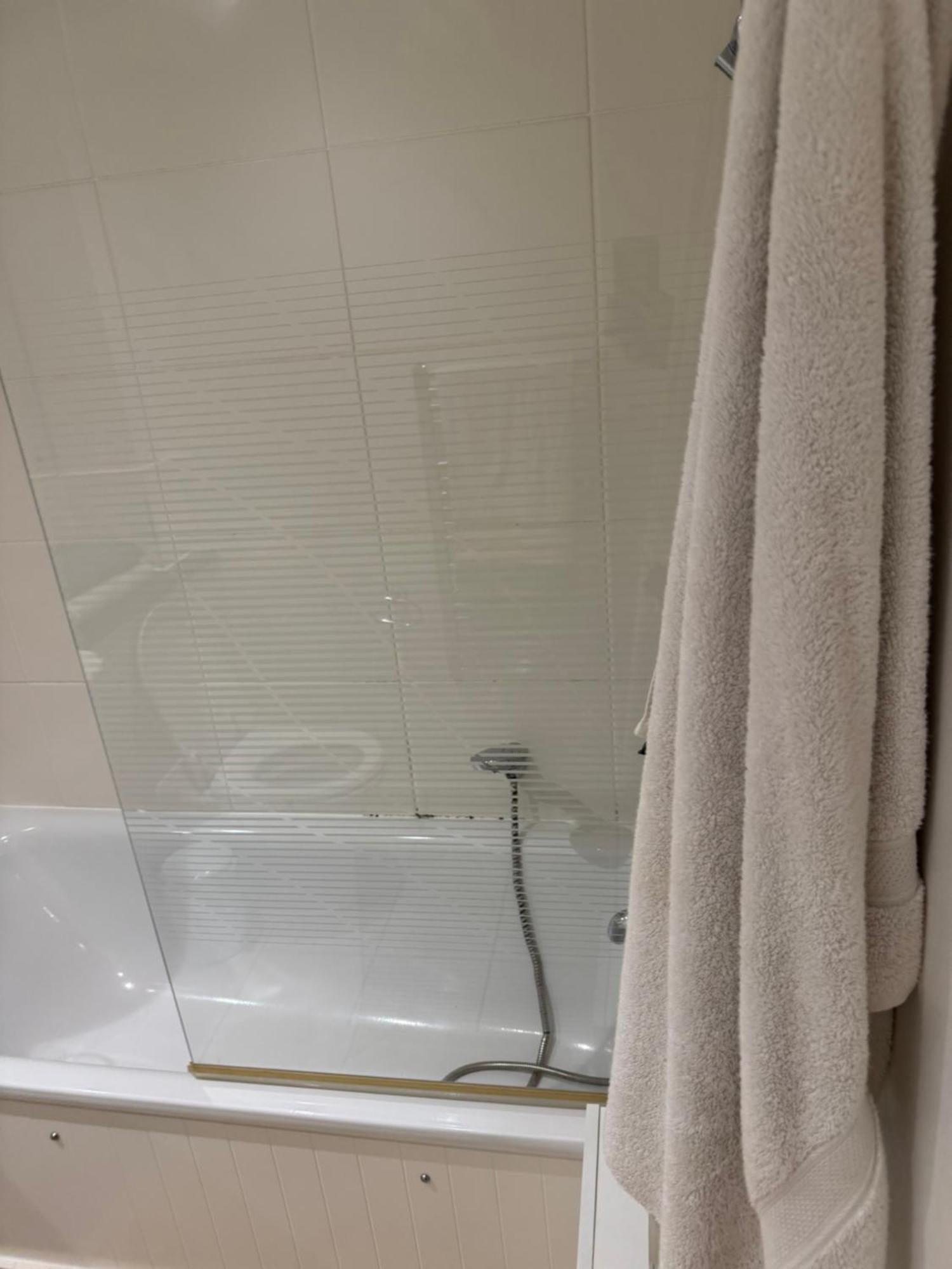 Апартаменты 1- Bed Flat With Easy Access To Bow Station Лондон