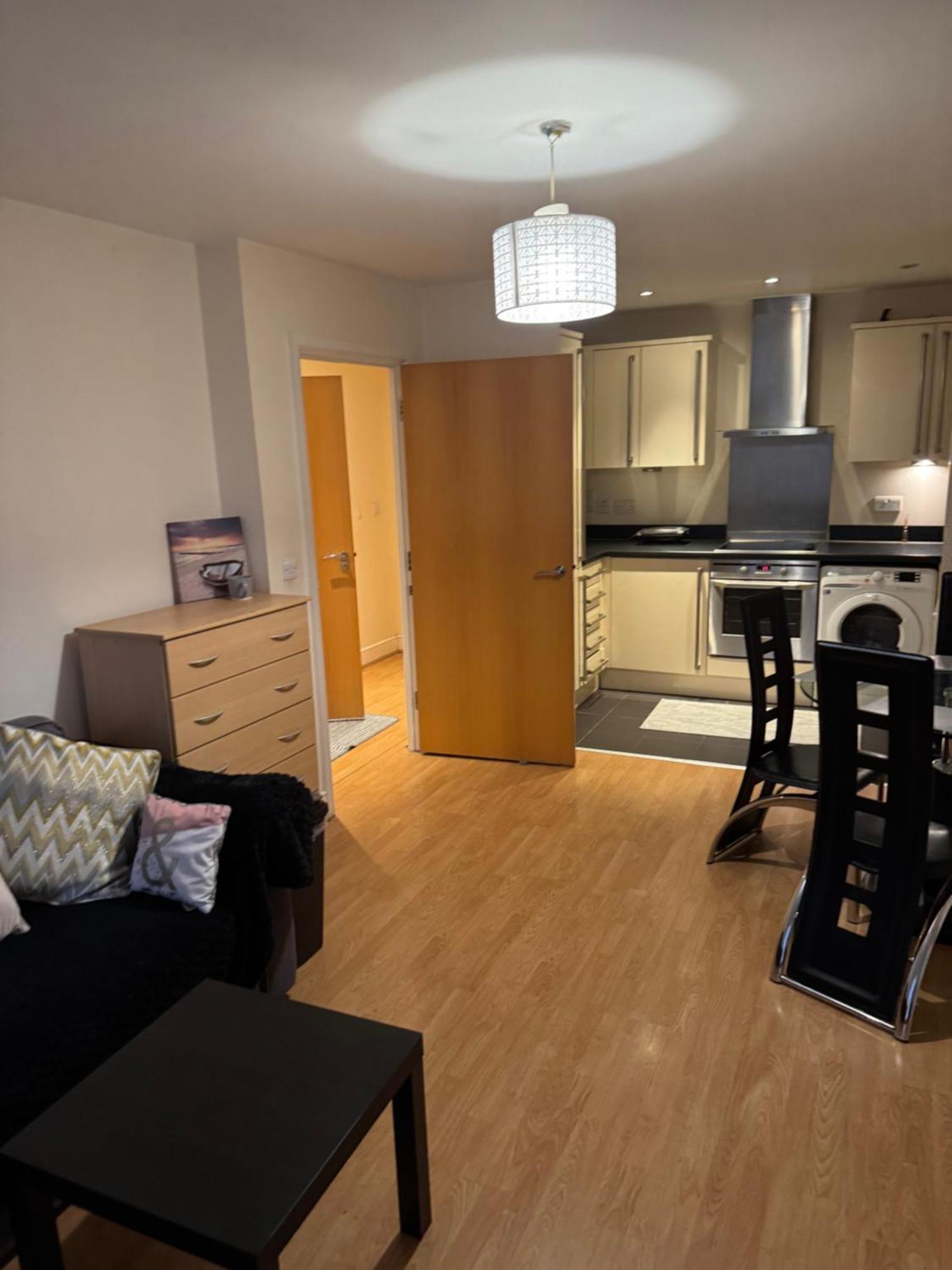 1- Bed Flat With Easy Access To Bow Station * Лондон