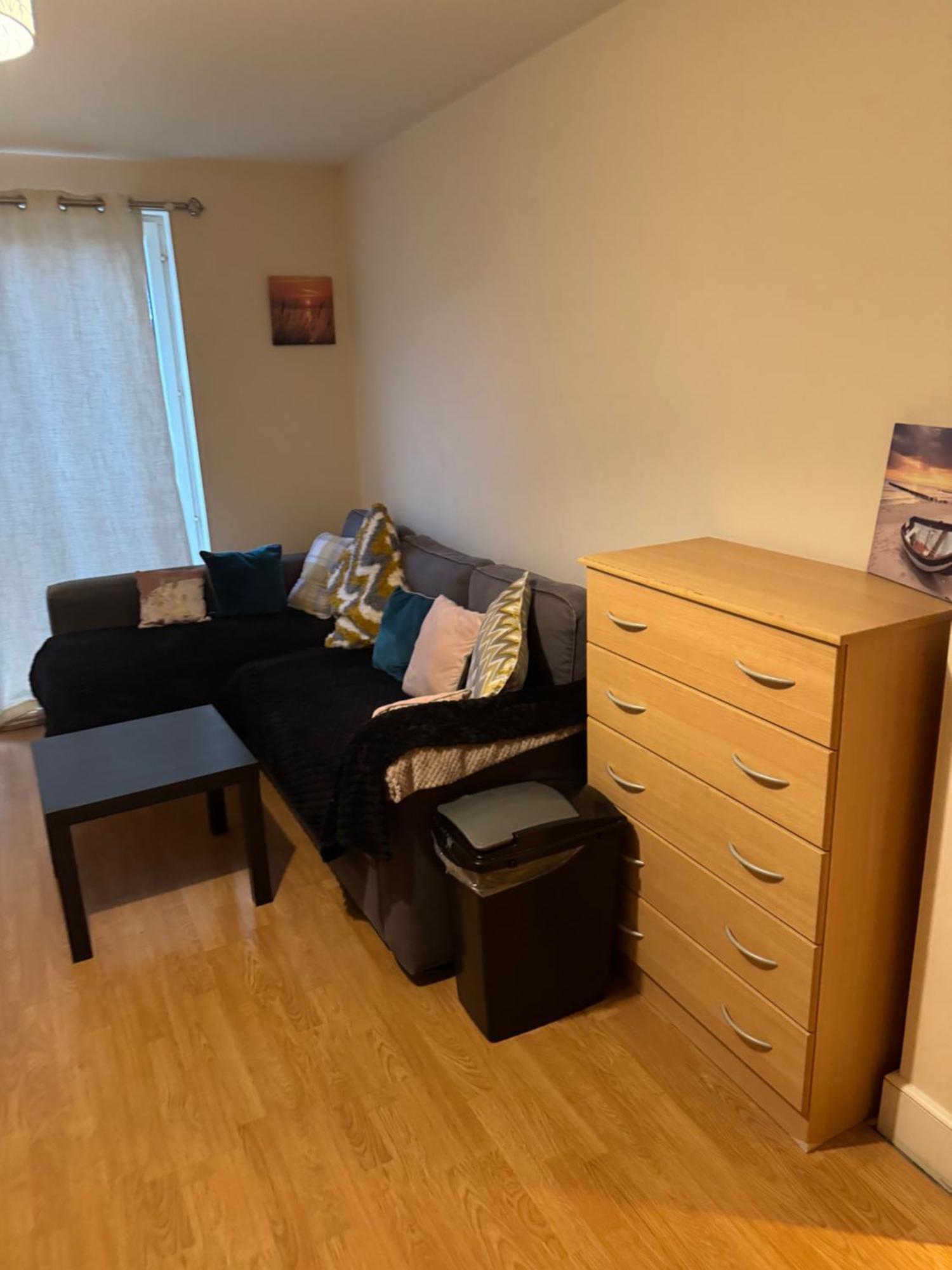 1- Bed Flat With Easy Access To Bow Station Апартаменты *